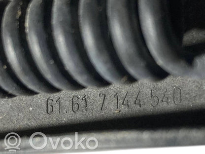 Priekšējā loga tīrītāja kājiņa