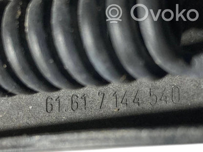 Priekšējā loga tīrītāja kājiņa