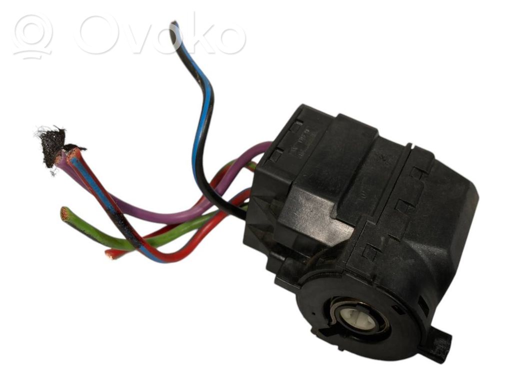 Aizdedzes slēdža kontakti