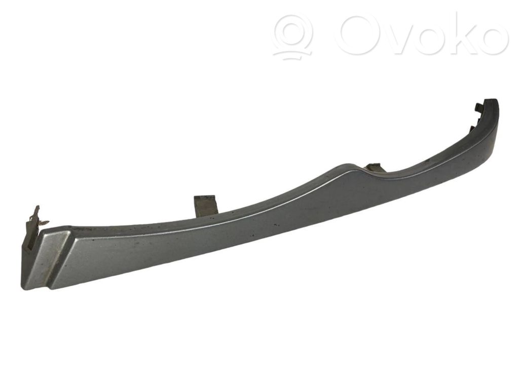 Priekšējā luktura dekoratīvā apdare