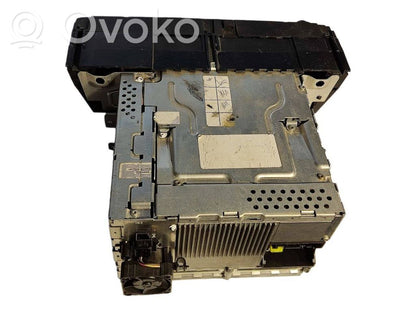 Radio / CD/DVD atskaņotājs / navigācija