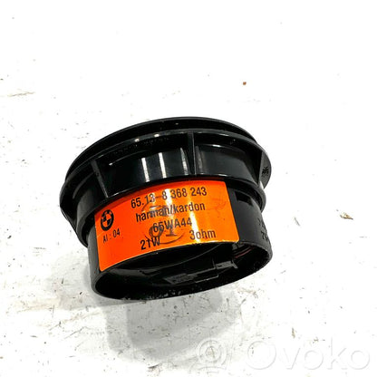 Skaļrunis (-i) priekšējās durvīs