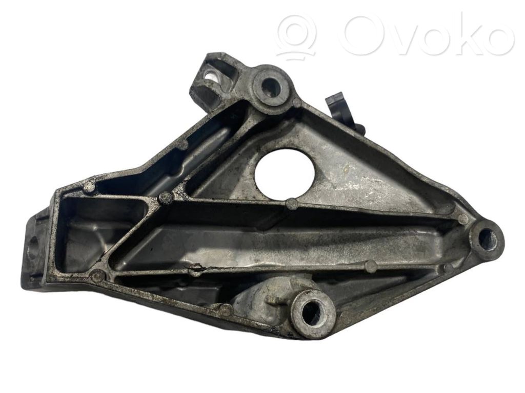 Engine mounting bracket