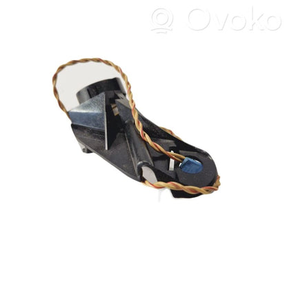 Skaļrunis (-i) priekšējās durvīs