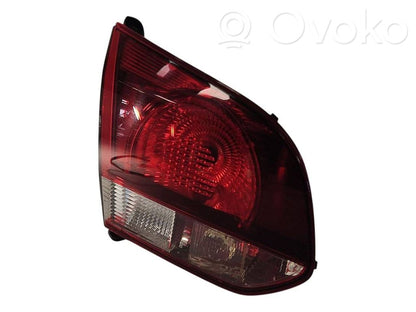 Aizmugurējais lukturis pārsegā