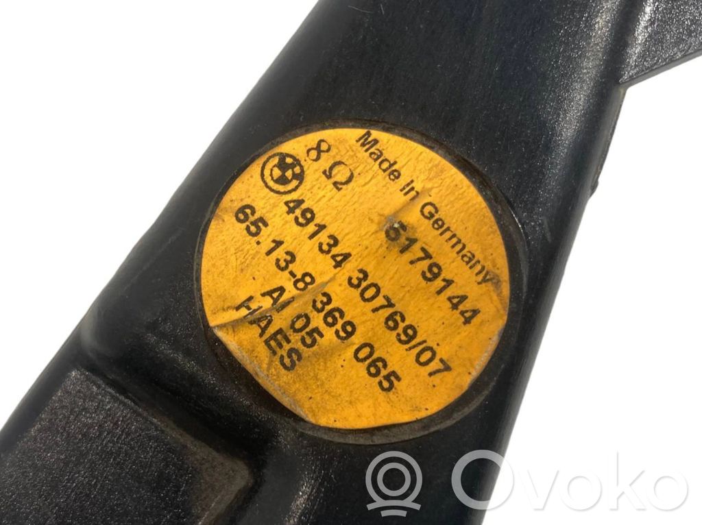 Динамик(и) в передней двери