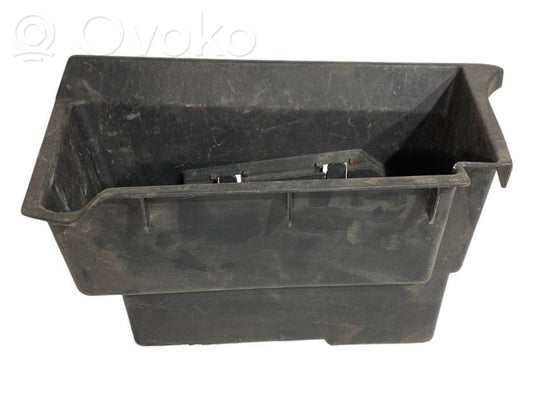 Trunk storage compartment