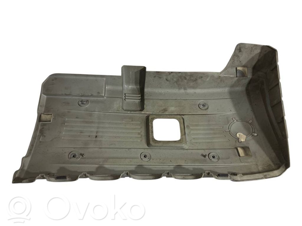 Engine cover (decorative trim)