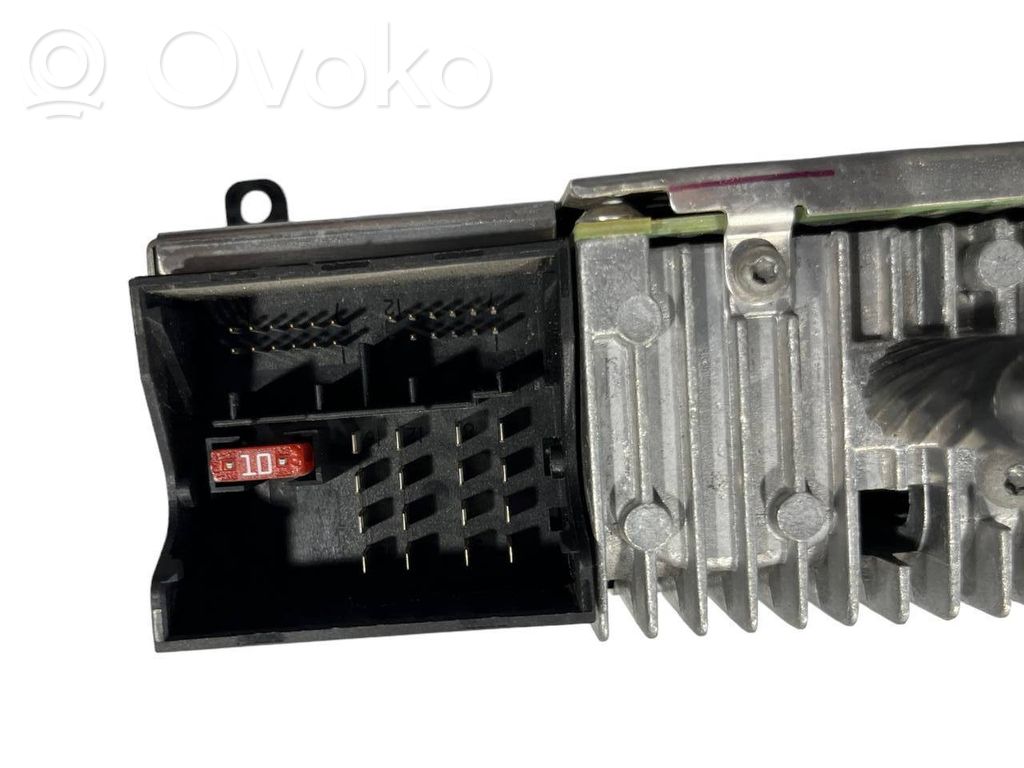 Radio / CD/DVD atskaņotājs / navigācija