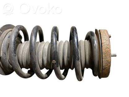 Priekšpusē amortizators ar atsperi