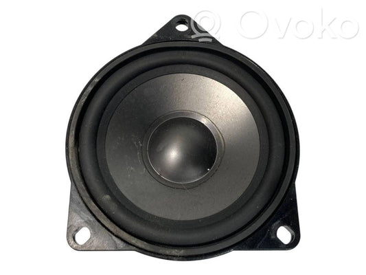 Speaker(s) in the rear door