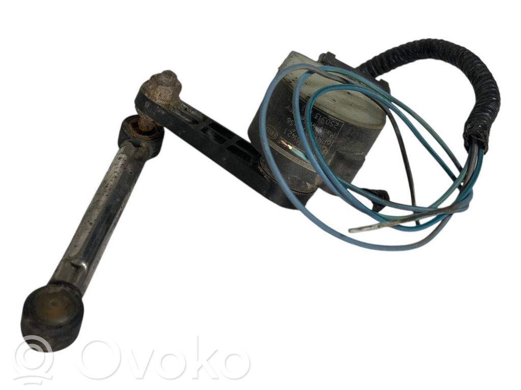 Aizmugurē balstiekārtas augstuma sensors