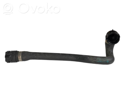 Caurulīte (-es) / šļūtene (-es)