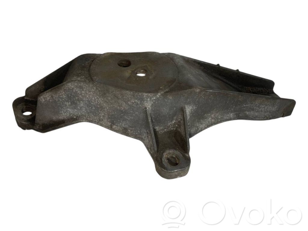 Dzinēja nostiprināšanas stiprinājums-kronšteins