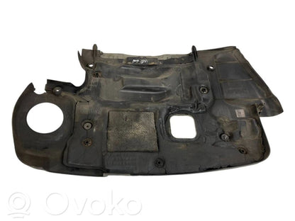 Dzinēja pārsegs (dekoratīva apdare)