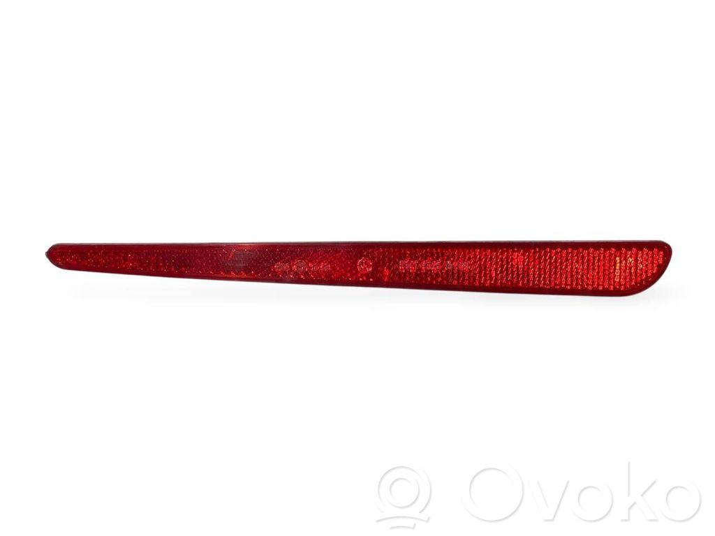 Aizmugurē atstarotājs