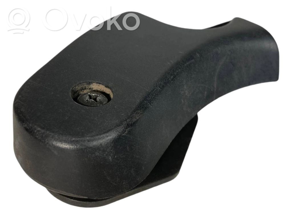 Dzinēja pārsega attaisīšanas rokturītis