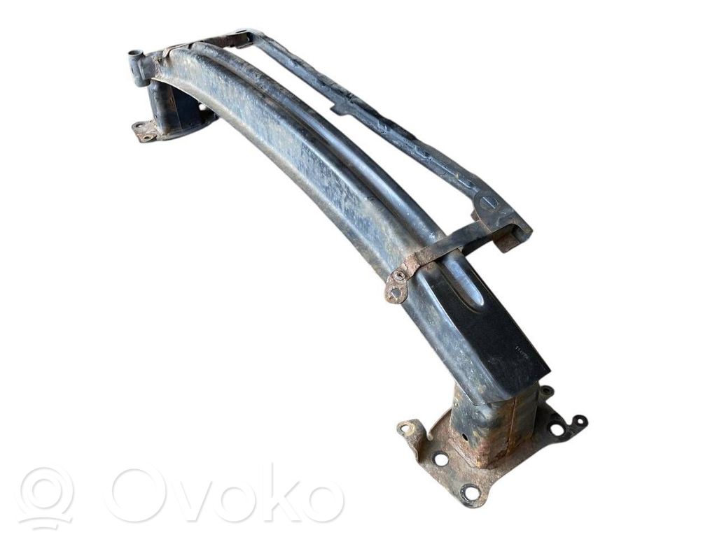 Priekšpusē bampera sija / balka