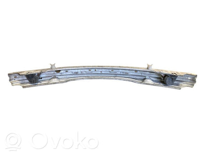 Priekšpusē bampera sija / balka