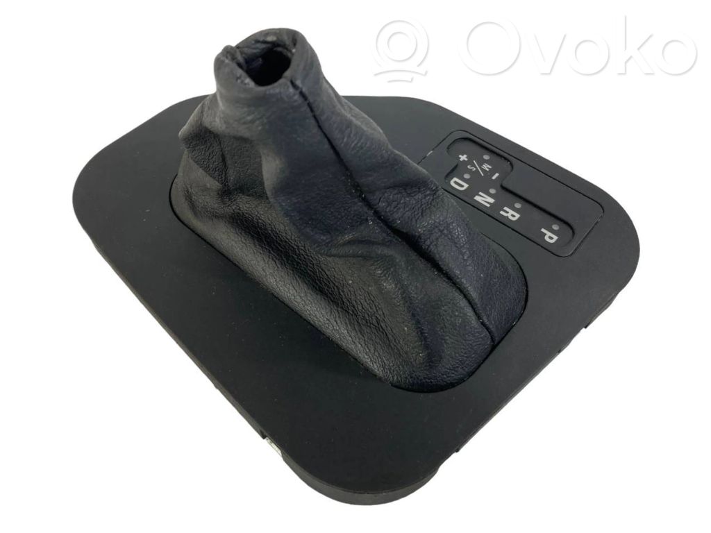 Ātrumu pārslēgšanas sviras dekoratīvā apdare (plastmasas)