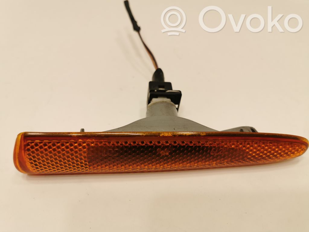 Wing turn signal light