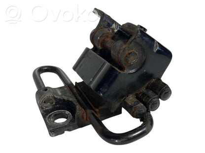 Priekšpusē augšējā vira (eņģe)