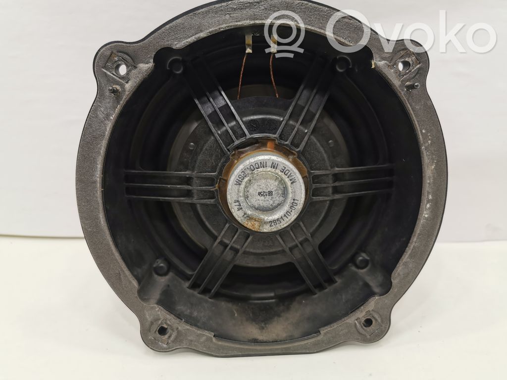 Speaker(s) in front door