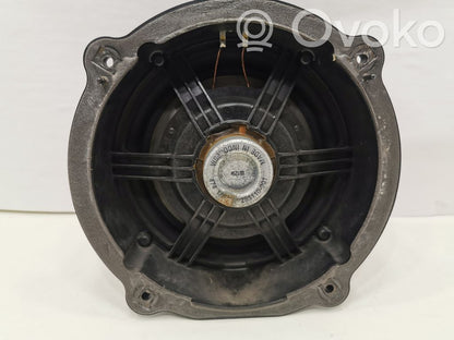 Speaker(s) in front door