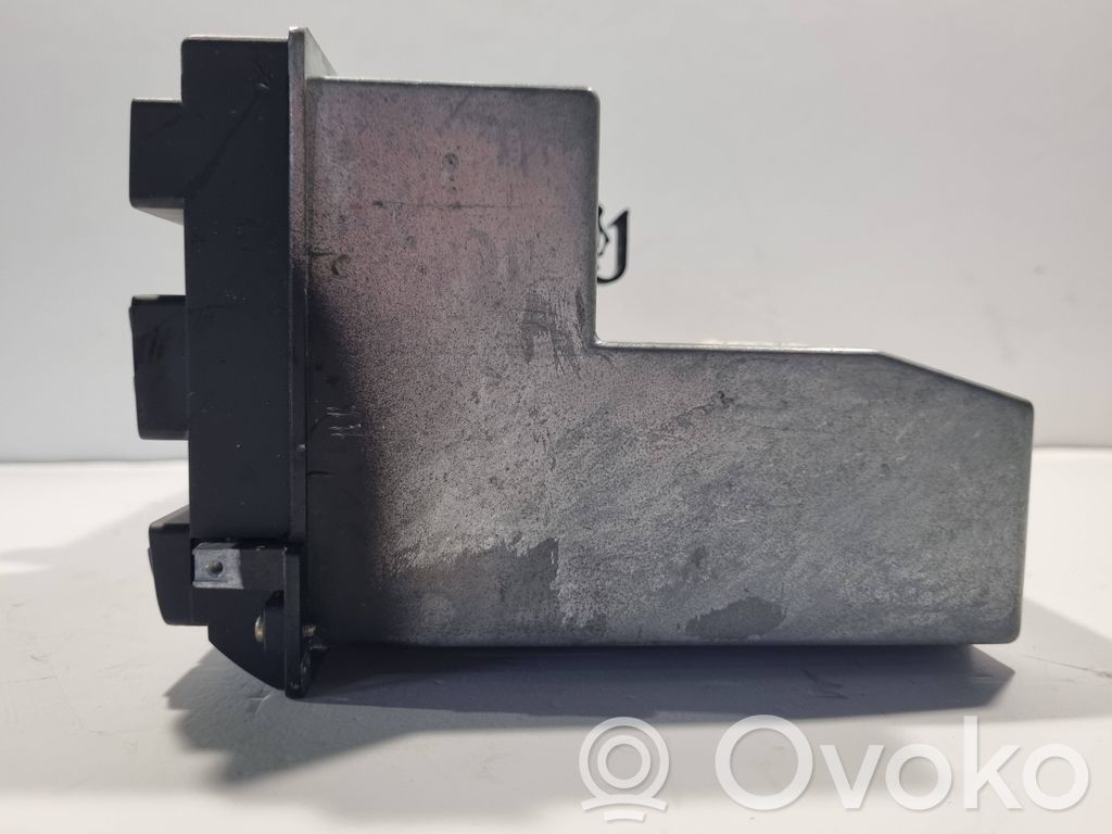 Radio / CD/DVD atskaņotājs / navigācija