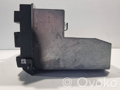 Radio / CD/DVD atskaņotājs / navigācija