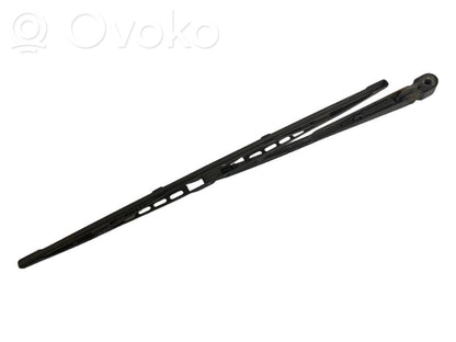 Aizmugurējā loga tīrītāja kājiņa