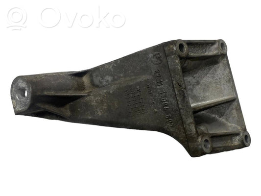 Engine mounting bracket