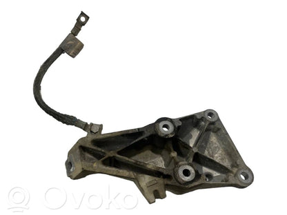 Dzinēja nostiprināšanas stiprinājums-kronšteins