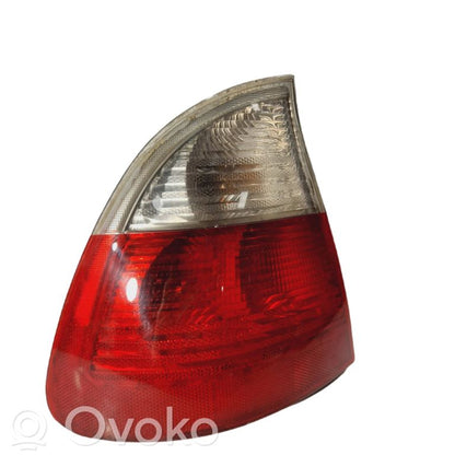 Задний фонарь в кузове