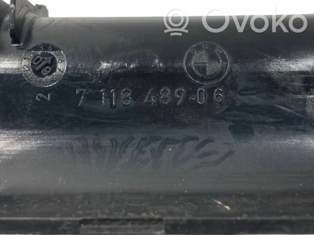 Priekšējā vadītāja sēdekļa sliedītes dekoratīvā apdare