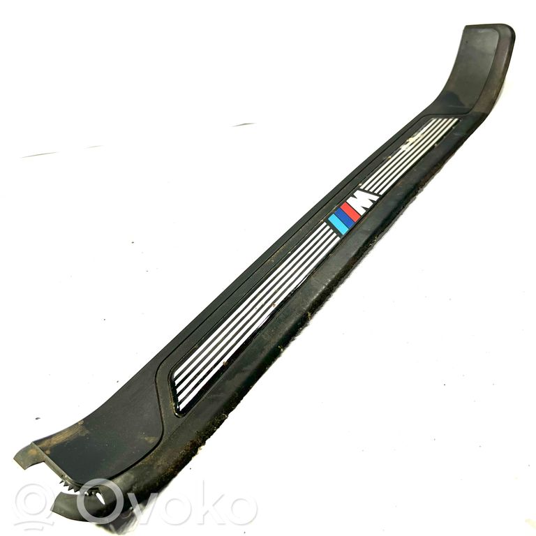 Priekšējā sliekšņa dekoratīvā apdare (iekšējā)