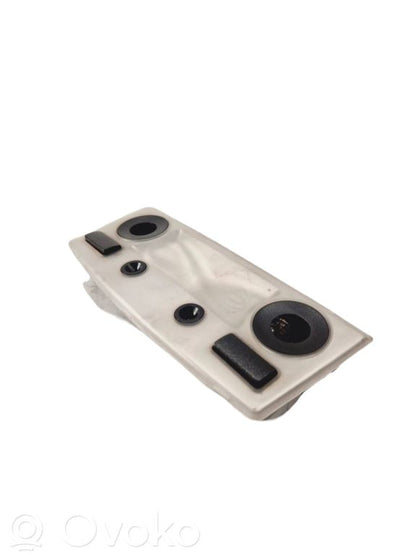 Освещение передних сидений