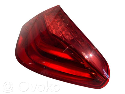 Aizmugurējais lukturis virsbūvē