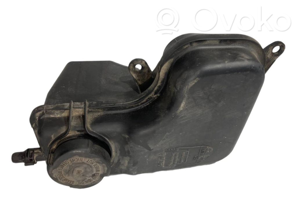 Расширительный бачок охлаждающей жидкости