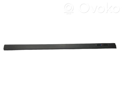 Priekšpusē durvju dekoratīvā apdare (moldings)