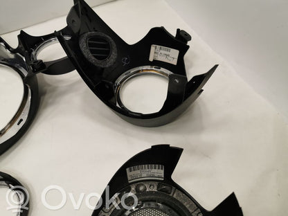 Instrumentu paneļa dekoratīvā apdare