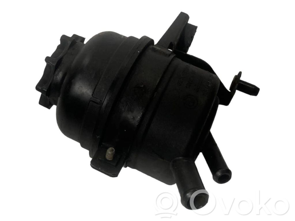 Stūres pastiprinātāja šķidruma tvertne