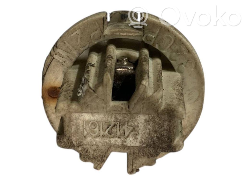 Aizmugures spuldzes vāka turētājs