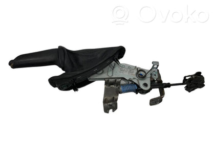 Rokas bremzes mehānisms (salonā)