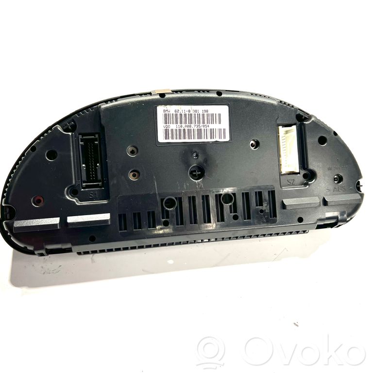 Speedometer (in the instrument panel)