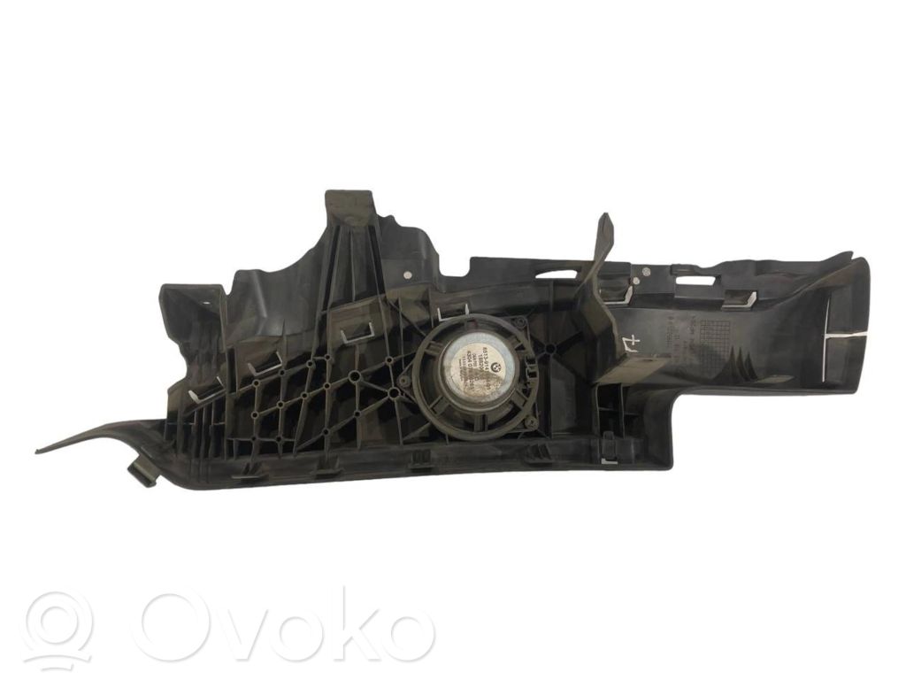 Skaļrunis (-i) aizmugurējā palodzē