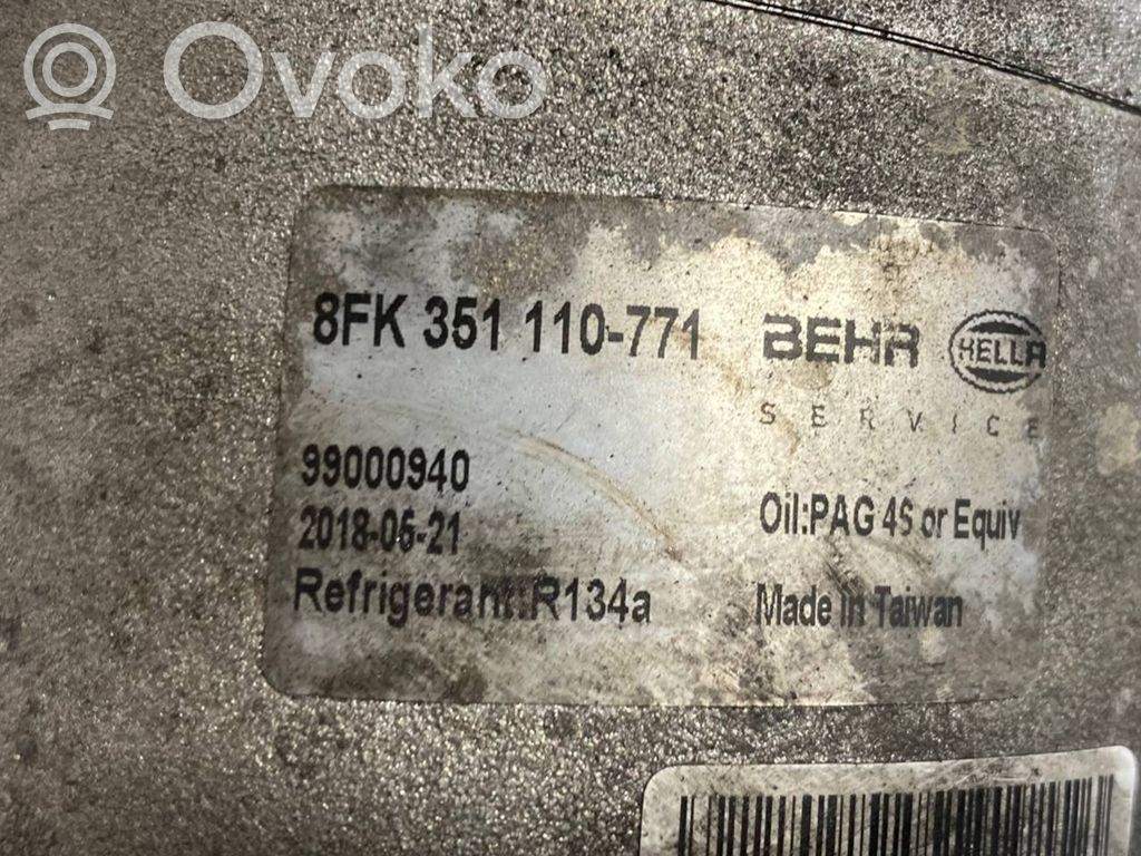 Air conditioner compressor (pump)