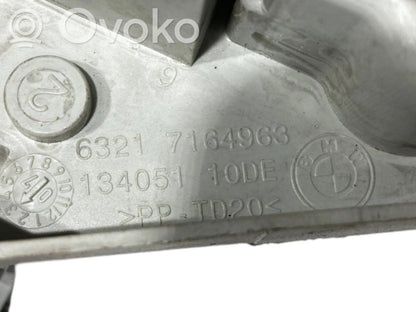 Aizmugures spuldzes vāka turētājs