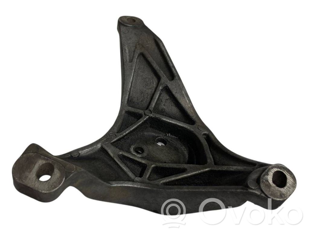 Dzinēja nostiprināšanas stiprinājums-kronšteins