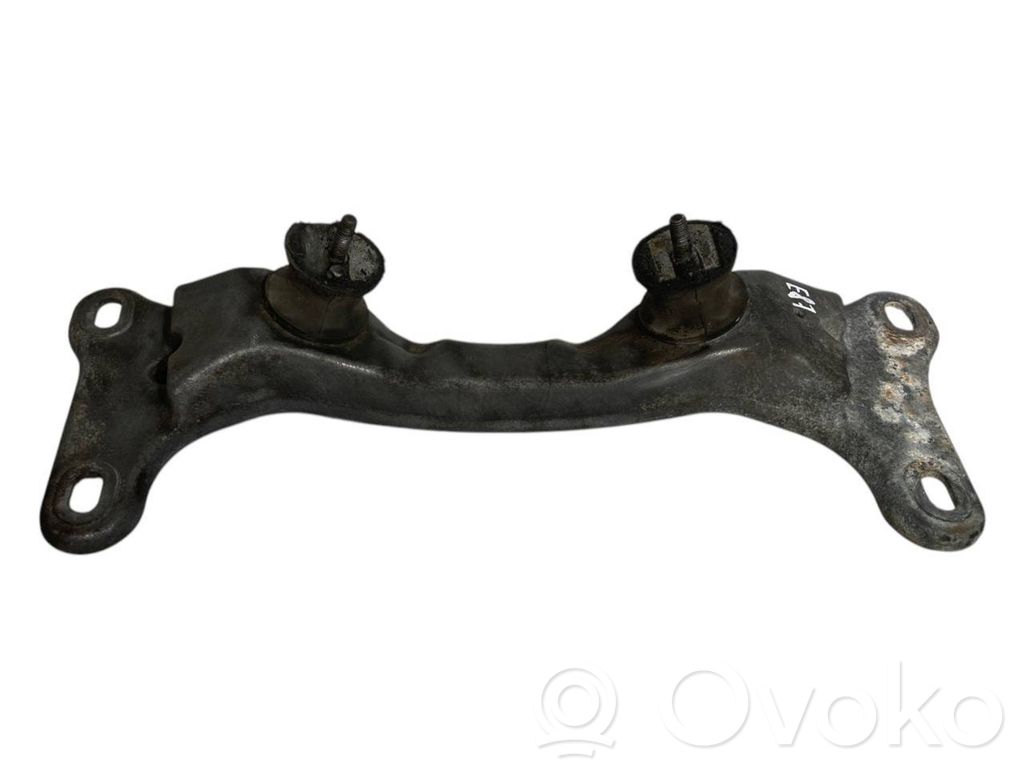 Transmission mounting bracket